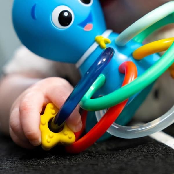 BABY EINSTEIN Ocean Explorers Opus Shake & Soothe Teethers, leksak och skallra, från födseln