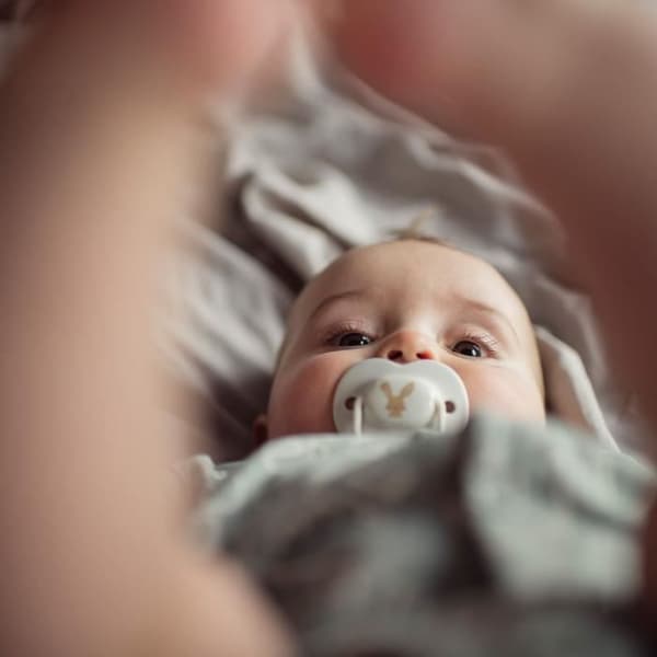 Nappar - TOMMEE TIPPEE - 6-18 månader - Set om 6 - Symmetrisk ortodontisk form, BPA-fri silikon
