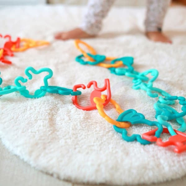 WOOPIE BABY Sensory Lelu Teething Lelut vauvoille Animal Charms Chain 24 kpl.