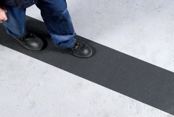 Liukumaton turvateippi musta 25 mm/3 m