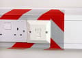 Miniatyrbild 6 av 6: Reflekterande varningstejp 25mm/10m Röd/Vit HÖGER