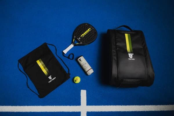 Tretorn Supreme VSQZ 2025 + 2 rör Serie+ Tour + 3-pack Overgrip