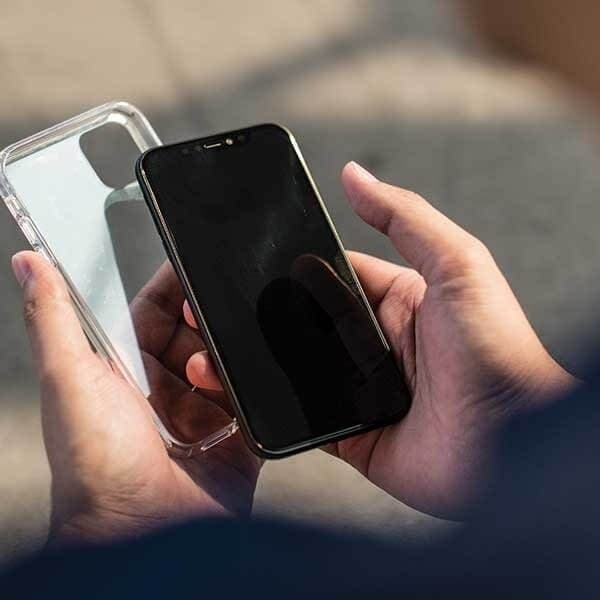 UNIQ LifePro Tinsel skal iPhone 11 Pro Max Ångrök