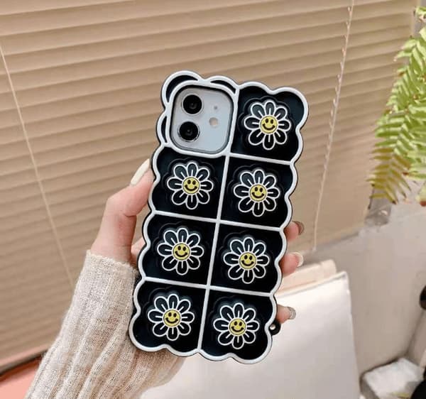 Smiley Flower Pop it Fidget Skal till iPhone 11 - Svart