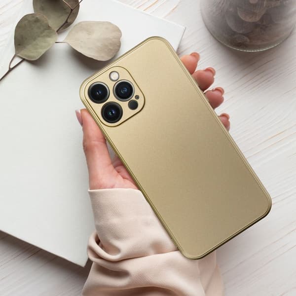 METALLIC Skal för iPhone 13 i guld