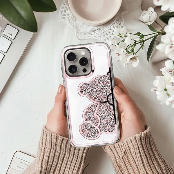 iPhone 16 Pro Mobilskal Teddy Bear - Rosa