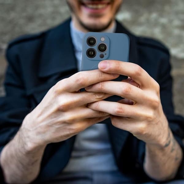 iPhone 16 Plus Mobilskal MagSafe Silikon - Blå