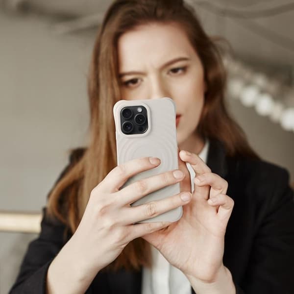 iPhone 16 Pro Max Mobilskal MagSafe Zephyr - Vit