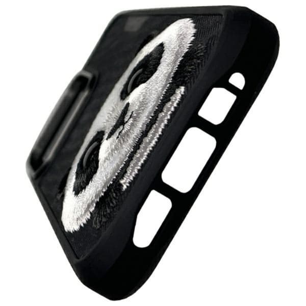 Nimmy iPhone 16 Pro Max Mobilskal Big Eyed Pet 2.0 Panda - Svart