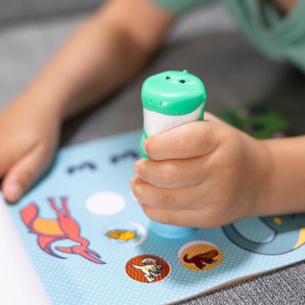 Färgläggningsspel - ritning - schablon Melissa - doug - 32012