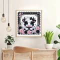 Miniatyrbillede 3 af 7: Bomclap Diamond Painting – Sød Baby Ox i elegant sort og pink DIY 5D Diamond Painting til voksne og begyndere, 30x30cm