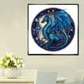Miniatyrbillede 3 af 6: Bomclap Dragon Window Diamond Painting - Farvet glasteknik med fuld boremaskine 35x35 cm