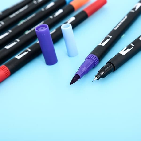OBOSOE 120-Pack Färgpennor Set med Dubbelsidig Tips– Fineliner och Borstspets,Förvaring och Fodral Inkluderat