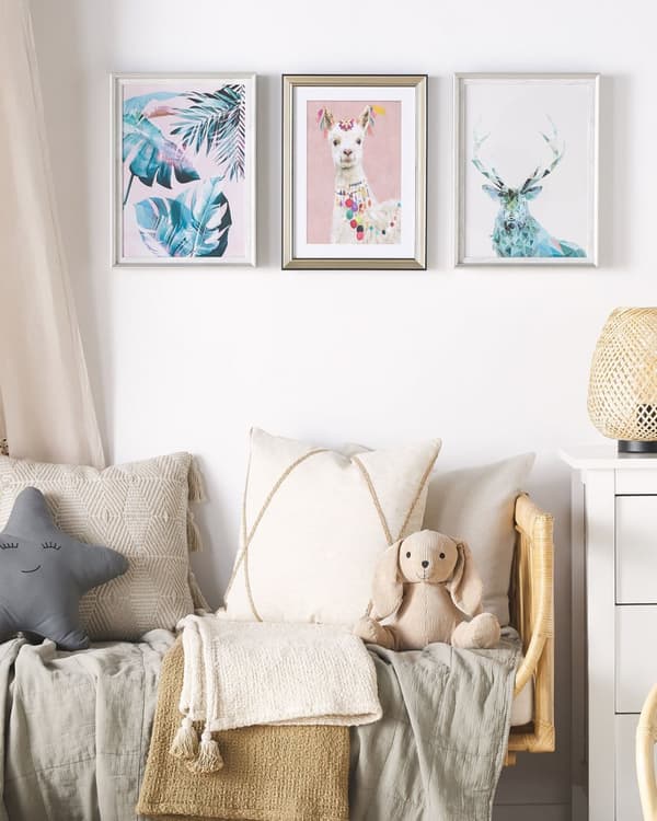 Indrammet vægkunst dekoration Lama Print lyserød Messing Stel 30 x 40 cm Passepartout Børneværelse Boho
