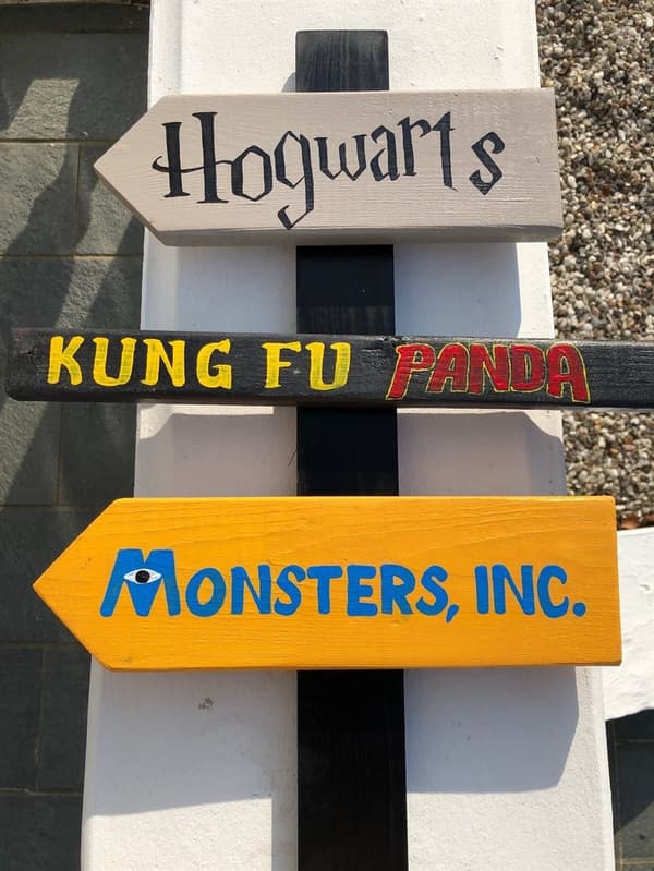 Skilte til Dekoration - Hogwarts, Kung Fu Panda og Monsters inc. - Før 399,-