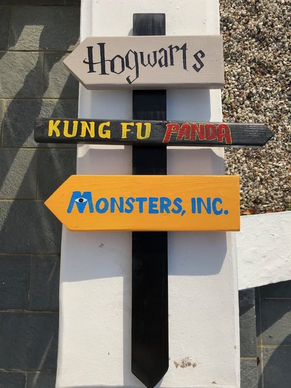 Skilte til Dekoration - Hogwarts, Kung Fu Panda og Monsters inc. - Før 399,-