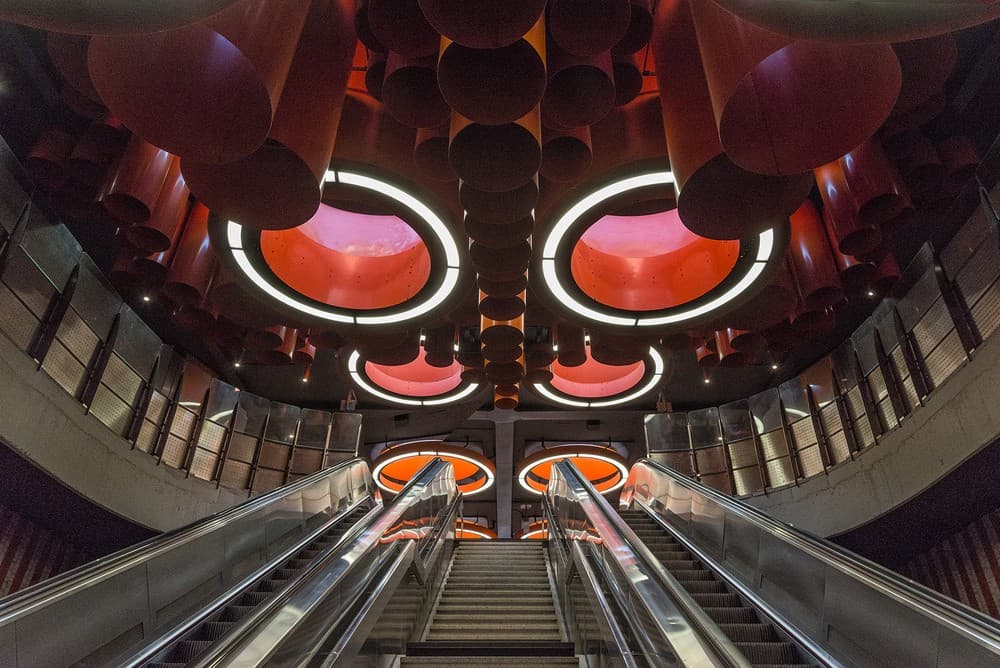 Destination: Red I Poster