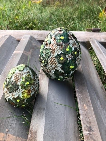 Æg i Beton med flot farvedekoration - purely handmade