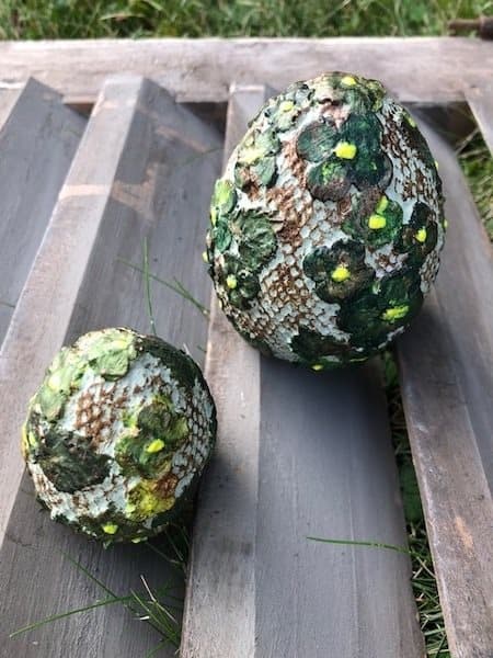 Æg i Beton med flot farvedekoration - purely handmade
