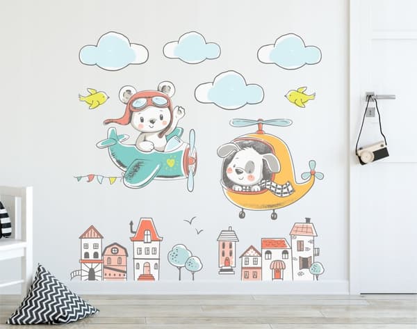 Veggklistremerke - Teddybjørn i flyet med skyer og hus