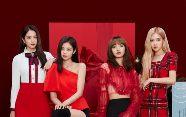 Rose and Lisa, blackpink Poster Röd Storlek A3