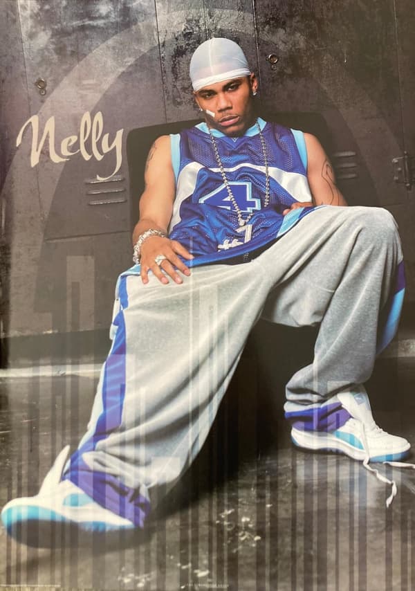 Nelly - sitting