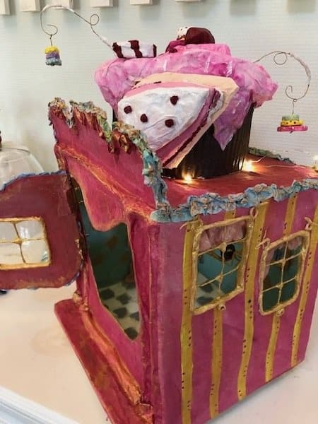 Mrs. Sheep Cake and her wonderful Cake House - Paper Art
