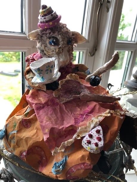 Mrs. Sheep Cake and her wonderful Cake House - Paper Art