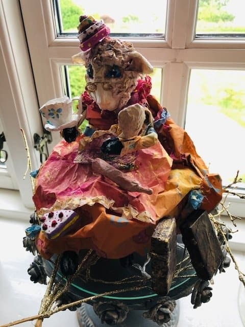 Mrs. Sheep Cake and her wonderful Cake House - Paper Art