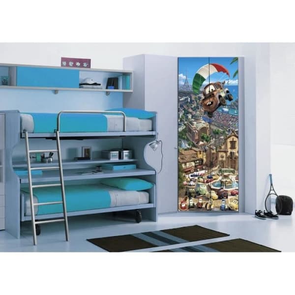 Martin Cars Disney dörraffisch - Tema: Europeisk stad med Martin i fallskärm Samling: Wall Cars - Digital kvalitet