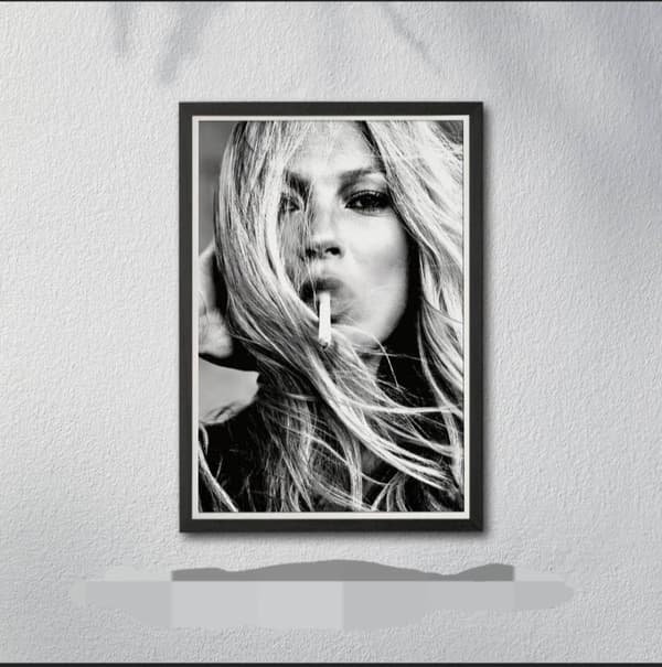 Kate Moss Poster – Ikonisk Modeaffisch i Svartvitt 50x70 cm