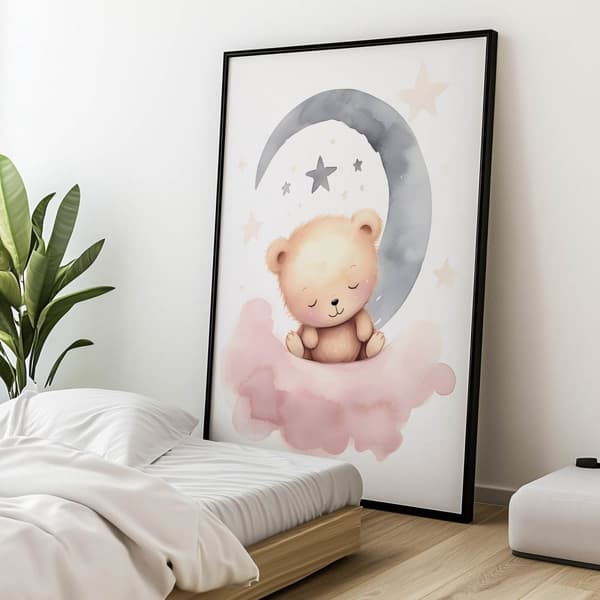 Sovende bamse på en lyserød sky Sovende bamse på en lyserød sky, 30x40 cm, guld aluminiumsramme, 230 gsm mat papir