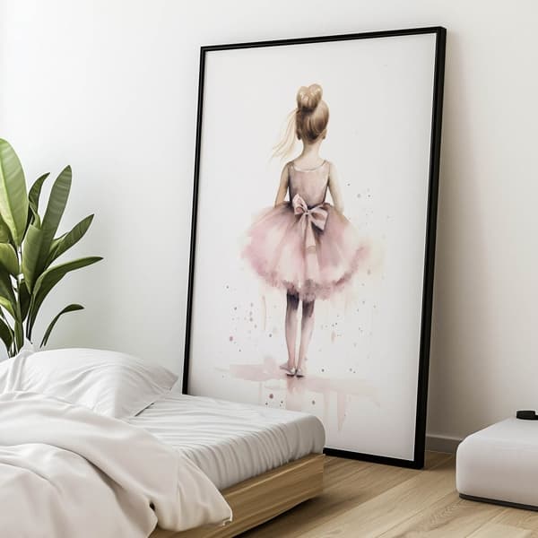 Pink Ballerina - Dancing Princess Pink Ballerina - Dancing Princess, 30x40 cm, mørkebrun træramme, 230 gsm mat papir