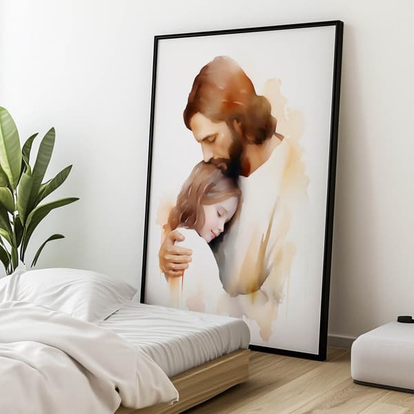 Embraces of Hope - Jesus krammer en pige Embraces of Hope - Jesus krammer en pige, 40x50 cm, sort aluminiumsramme, 230 gsm mat papir