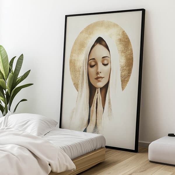 Jungfru Marias bön med en gyllene gloria Jungfru Marias bön med en gyllene gloria, 70x100 cm, mörkbrun träram, 230 gsm matt papper