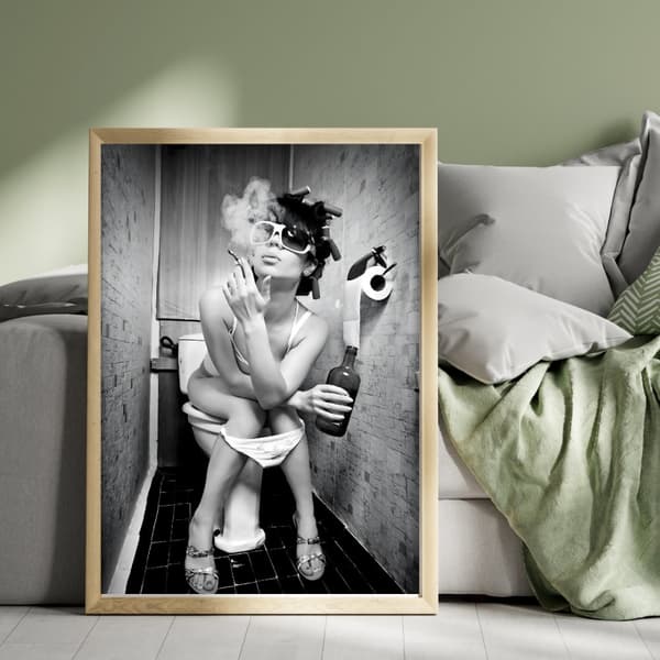Röka i Toa Svartvit Affisch – Rolig Poster  – Konstnärlig Väggkonst Storlek 30x40 cm