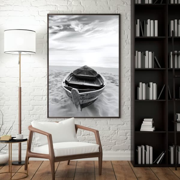 Svartvit Båt Poster – Nautisk Fotokonst i Monokrom Stil