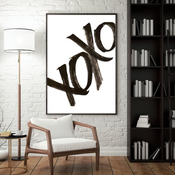 Vit XOXO Poster – Stilren Typografi i Minimalistisk Design