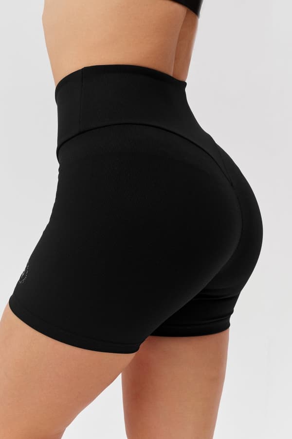 Naisten shortsit WELLNESS-SHORTSIT