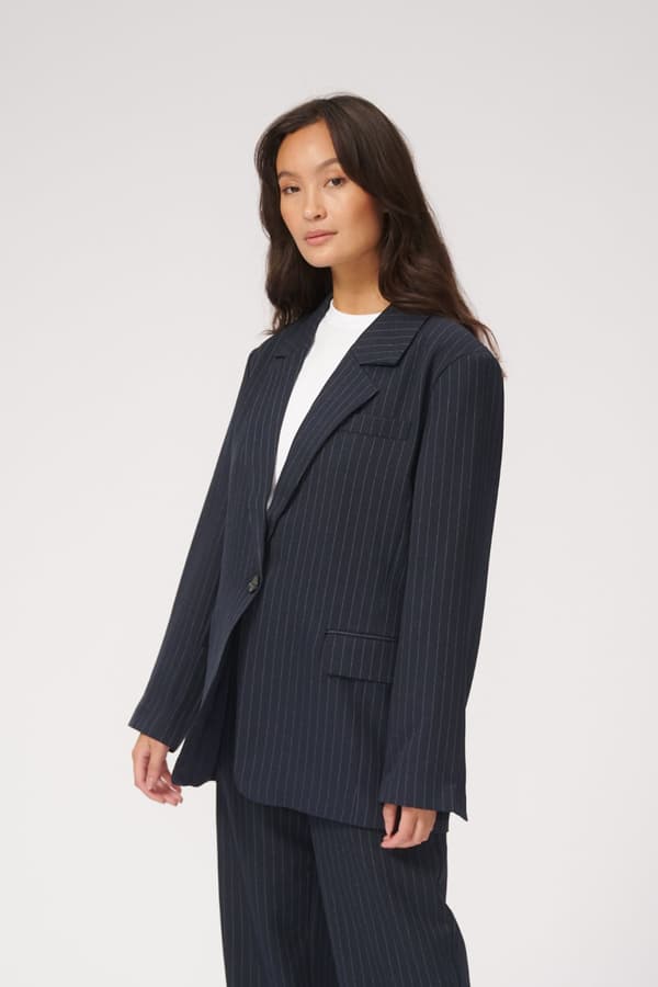 Ylisuuret bleiseri - Navy Pinstripe