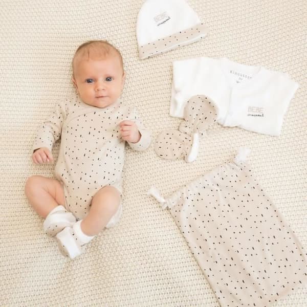 Babyfödelsekit i sammet och bomull