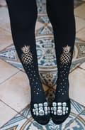Miniatyrbillede 3 af 3: Zohara "If You Like Piña Coladas" Gold Print Tights
