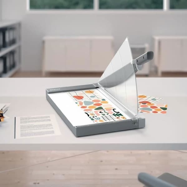 Leitz Precision Office Pro A3 sax - LEITZ - Kraftfull och robust - Kapar upp till 25 ark - EdgeGlow