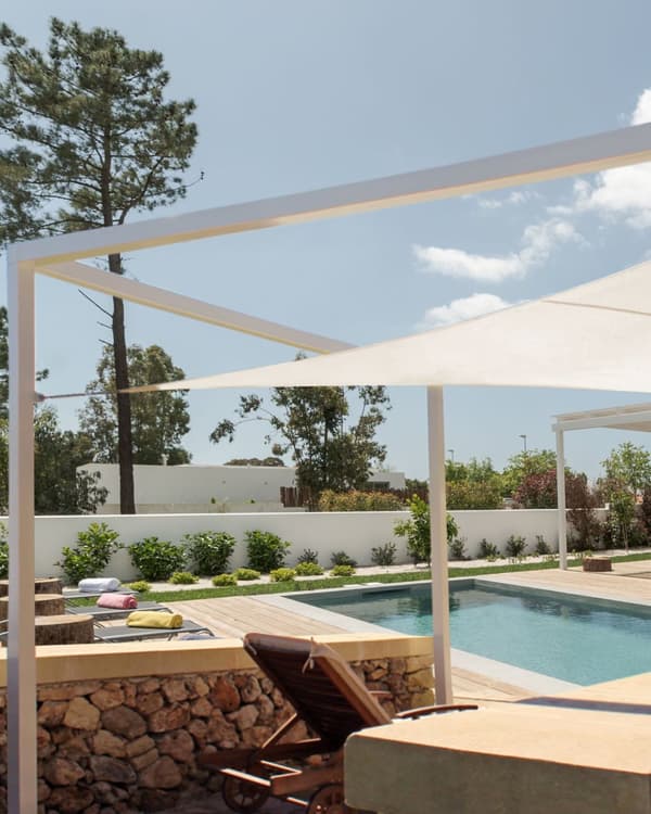 Skyggeseil for uteplass, hage og terrasse, solskjermingsseil, trekant 3x3x3m, vann- og UV-bestandig, off-white
