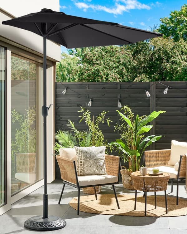 Halvrund parasoll Svart Polyester Stål 270 cm Hage Terrasse Balkong Solskjerming Moderne