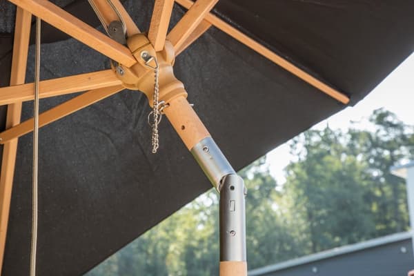 Corypho parasol med tilt sort.