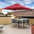 Miniatyrbillede 2 af 8: Nancy's Arvin Parasol - Tuinparasol - Zonwering - Opvouwbaar - 3 Niveauer - Hout - Polyester - Wijnrood - 200 x 150 x 230 cm