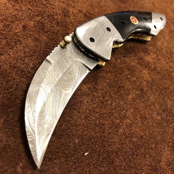 Handgjord kniv - unik och vacker damscus / damaskus fällkniv / jaktkniv