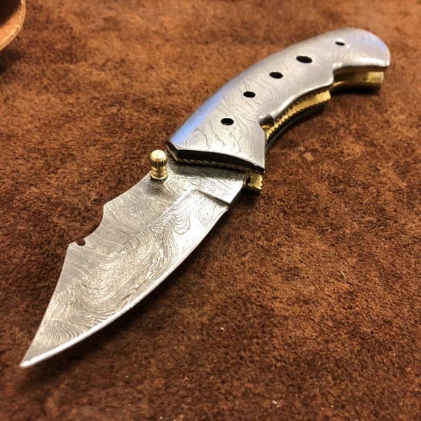 Handgjord kniv - unik och vacker damscus / damaskus fällkniv / jaktkniv