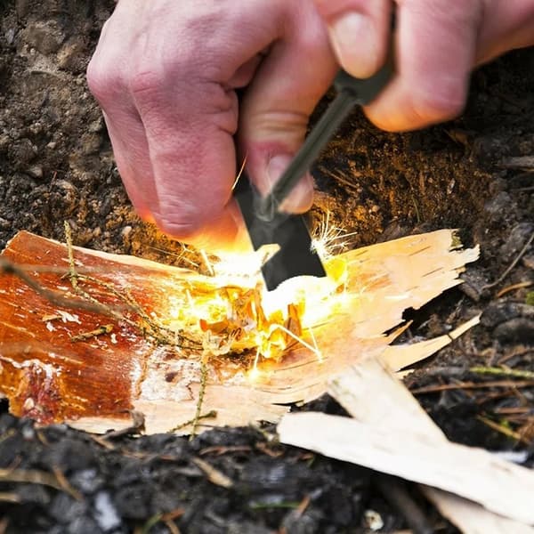 Overlevelseskit 19-deler - Kompass, ildstål, kniv, lampe med mer
